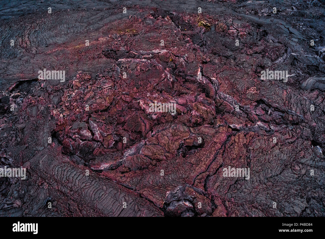 Luftaufnahme von Red Hot Lava. August 29, 2014 ein Riss Eruption in Holuhraun am nördlichen Ende der Magma Intrusion, welche nach Norden verschoben hatte, von der Bardarbunga Vulkan gestartet. Ist ein stratovulkan Bardarbunga unter dem Vatnajökull, Islands größten Gletscher entfernt. Bild Datum: 30.Oktober 2014 Stockfoto