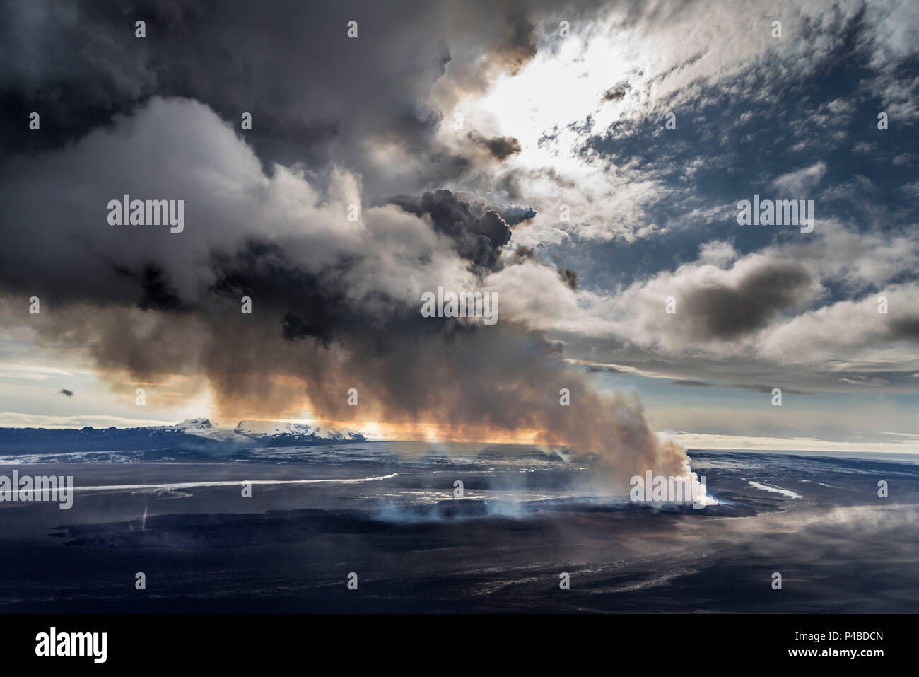 Vulkanausbruch in der Bardarbunga Holuhraun Riss in der Nähe von Vulkan, Island. August 29, 2014 ein Riss Eruption in Holuhraun am nördlichen Ende der Magma Intrusion, welche nach Norden verschoben hatte, von der Bardarbunga Vulkan gestartet. Ist ein stratovulkan Bardarbunga unter dem Vatnajökull, Islands größten Gletscher entfernt. Bild Date-Sept. 3, 2014 Stockfoto