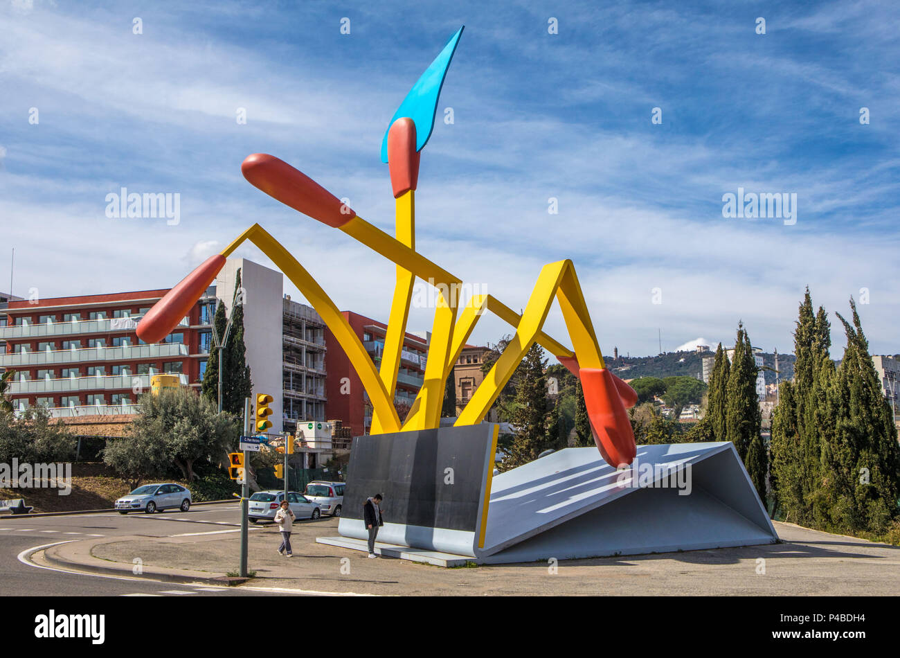 Stadt Barcelona, Claes Oldenburg, Horta Distric, Streichhölzer Skulptur, Spanien Stockfoto