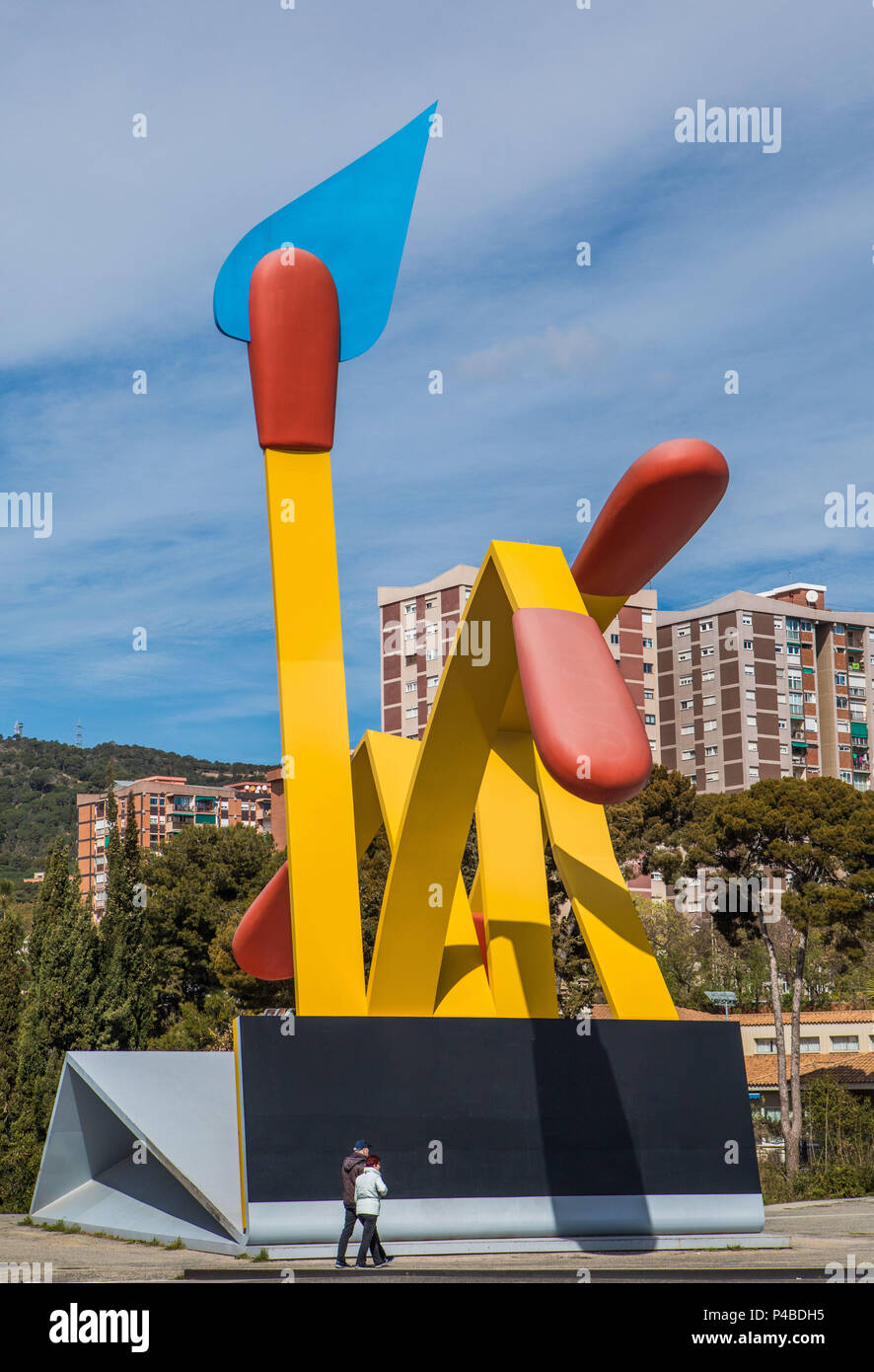 Stadt Barcelona, Claes Oldenburg, Horta Distric, Streichhölzer Skulptur, Spanien Stockfoto