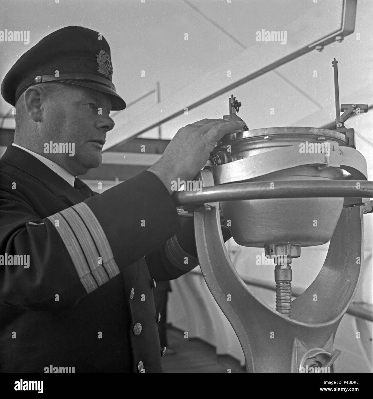 Krankenhaus Schiff "Wilhelm Gustloff" - Kapitän Friedrich Petersen für technische Details, wie z.b. die Gefahr der Minen oder u-Boote während der Krieg gegen England verantwortlich ist. Stockfoto