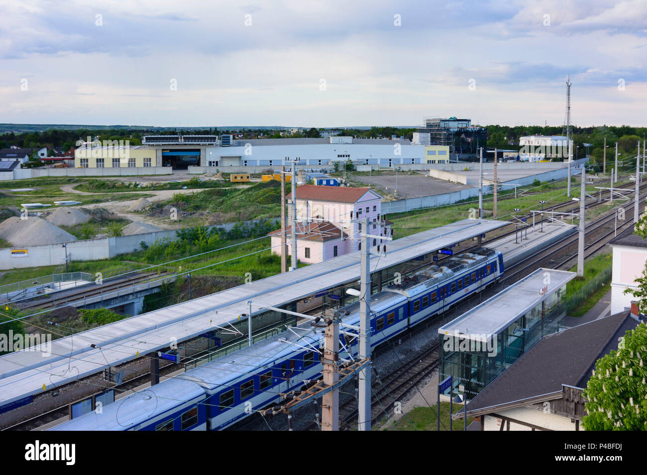 DeutschWagram, Bahnhof und Glock Waffen Hersteller Headquarters