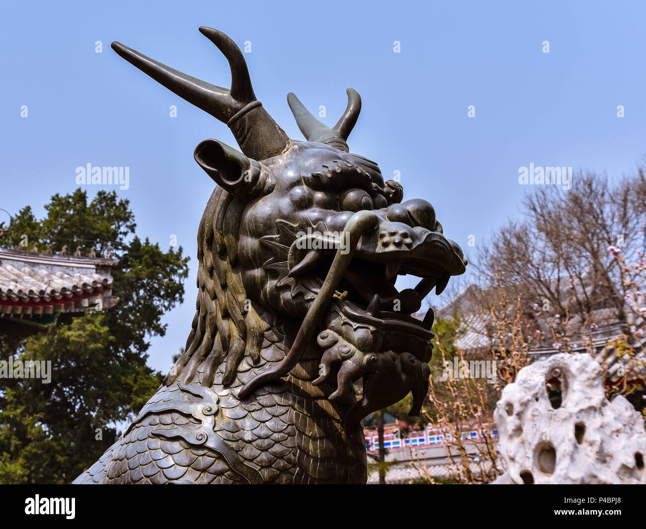 Bronzestatue von Qilin, Fabelwesen - Sommer Palast, Peking Stockfoto