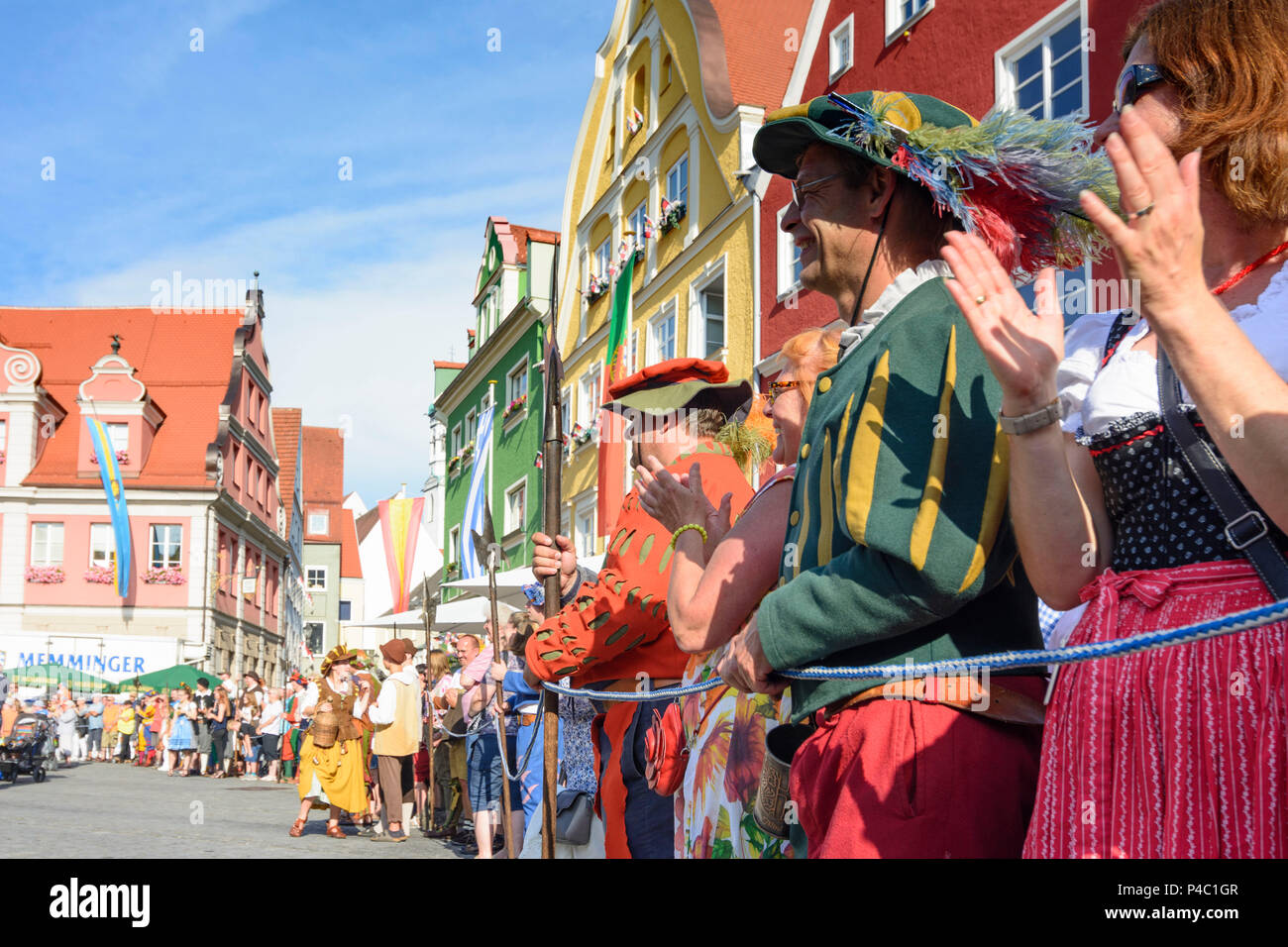 Fishermens Fischertag Memmingen (Tag), Parade der Stadtwache in traditionellen Kostümen vor dem Rathaus (Town Hall), Schwaben, Bayern, Deutschland Stockfoto