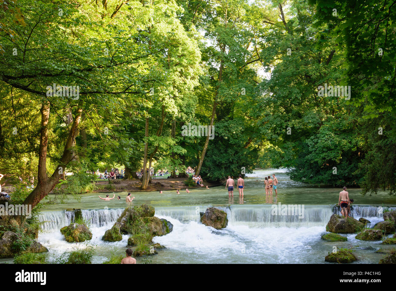 Munchen Schwimmer Badende Am Fluss Eisbach Englischer Garten