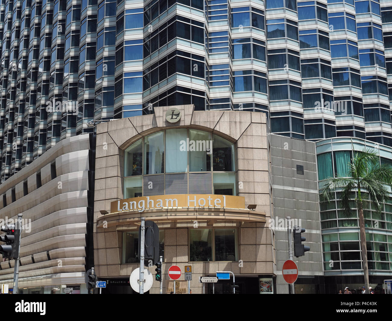 Blick auf das Langham Hotel in Peking Straße TST Kowloon Hong Kong Stockfoto