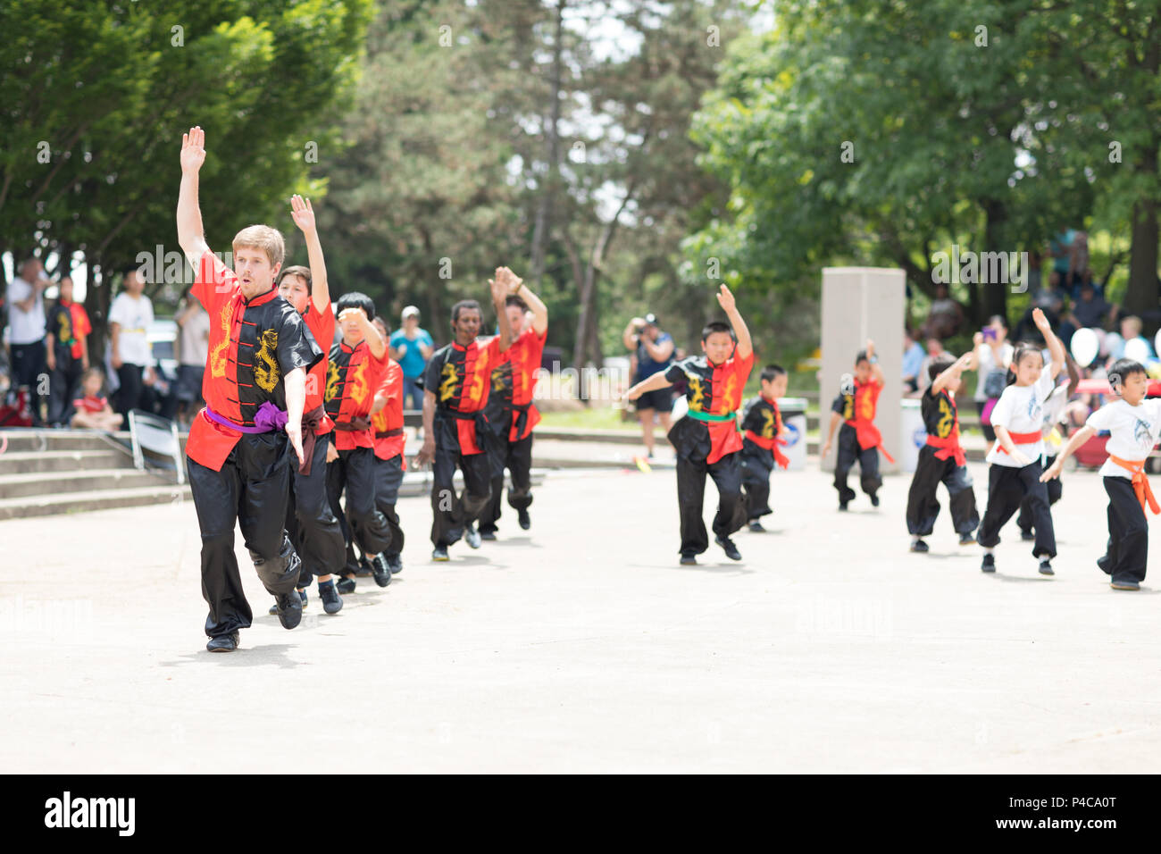 Columbus, Ohio, USA - Mai 27, 2018 Mitglieder der Ohio Wushu Akademie der chinesischen Kampfkünste durchführen an den asiatischen Festival. Stockfoto