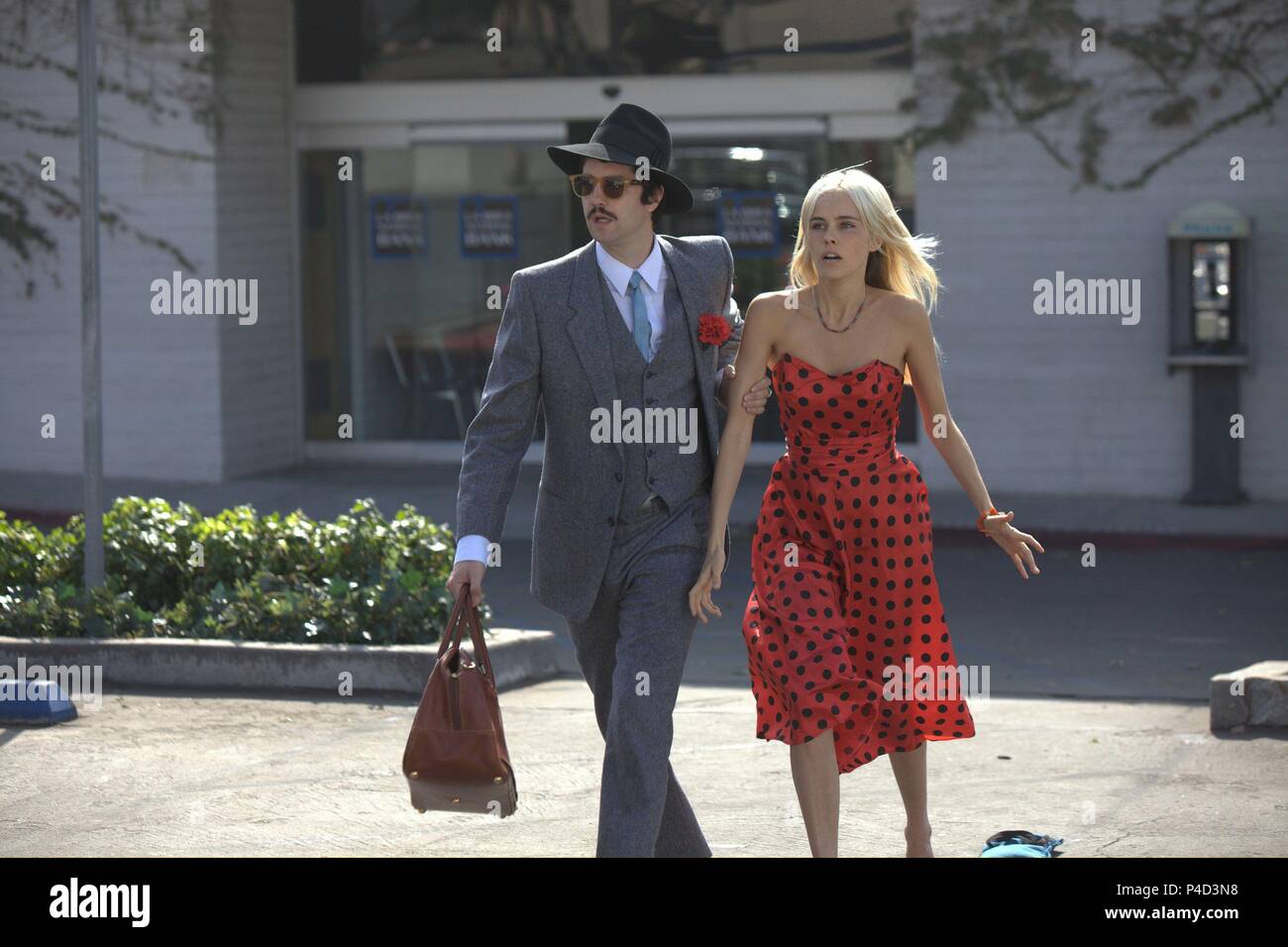 Original Film Titel: Elektrische schieben. Englischer Titel: Elektrische schieben. Regisseur: TRISTAN PATTERSON. Jahr: 2014. Stars: Jim Sturgess, Isabel Lucas. Credit: DI BONAVENTURA PICTURES/Album Stockfoto Original Film Titel: Elektrische schieben. Englischer Titel: Elektrische schieben. Regisseur: TRISTAN PATTERSON. Jahr: 2014. Stars: Jim Sturgess, Isabel Lucas. Credit: DI BONAVENTURA PICTURES/Album Stockfoto
