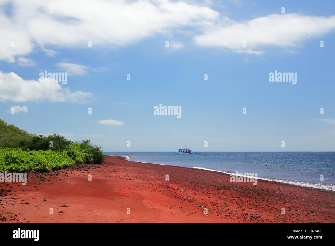 Roter Sandstrand auf Rabida Insel im Nationalpark Galapagos, Ecuador Stockfoto