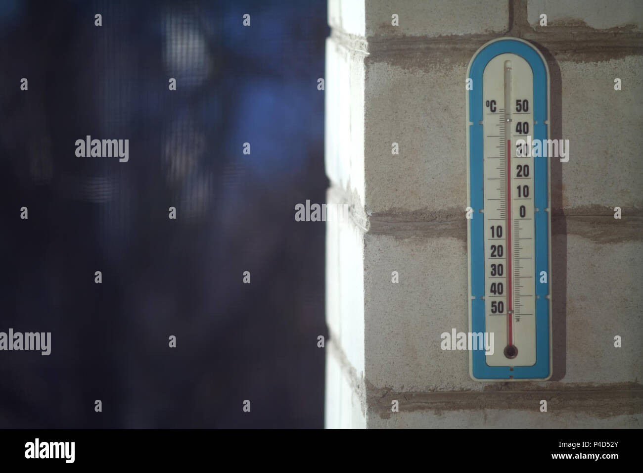 Nahaufnahme Foto von Alkohol-Thermometer zeigt die Außentemperatur in Grad Celsius Stockfoto