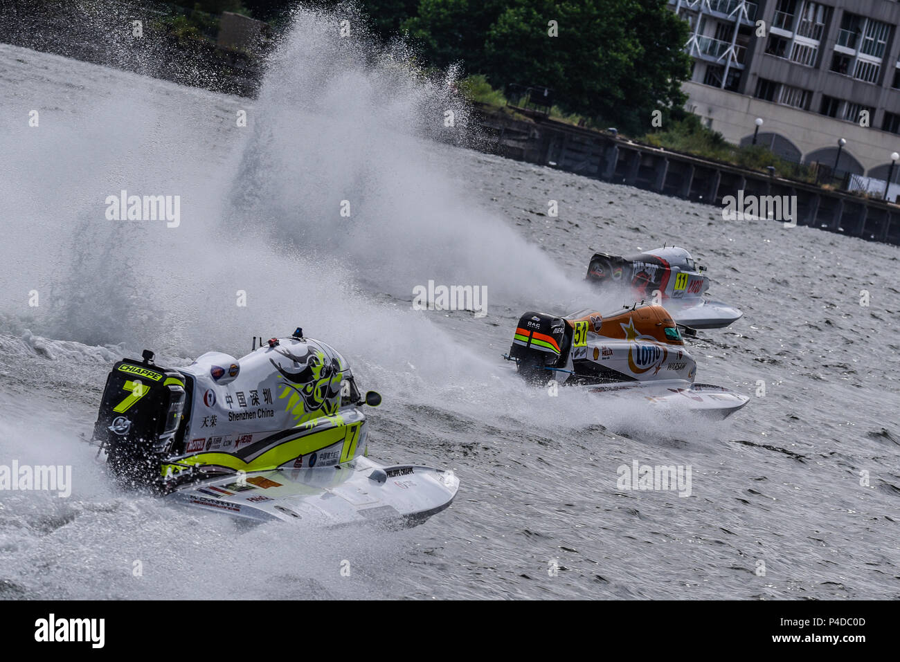 F1 Motorboote racing in der F 1 H2O Formel 1 Motorboot Grand Prix in London am Royal Victoria Dock, Docklands, Newham, London, UK Stockfoto