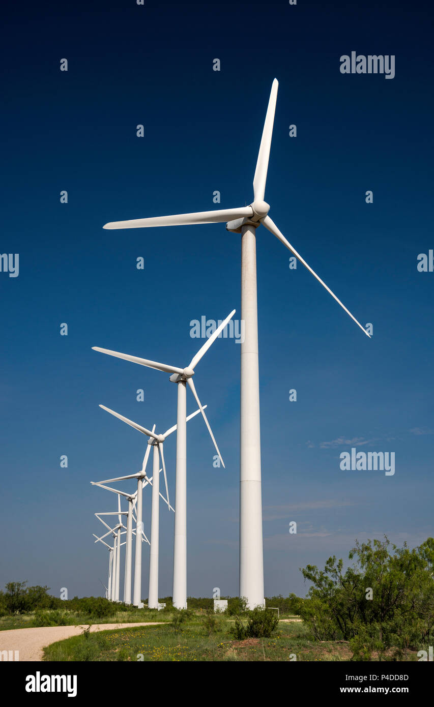 Windräder im Brazos Windpark auf Llano Estacado ebenen Böschung in der Nähe von Fluvanna, Texas, USA Stockfoto