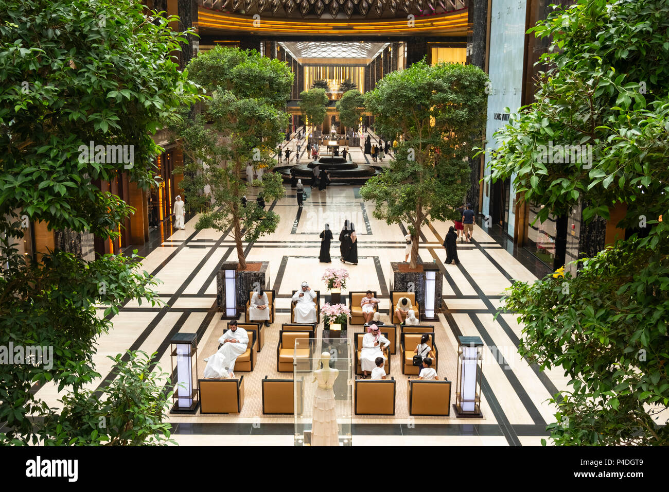 Innenraum der Prestige Mall innerhalb der Avenues Shopping Mall in Kuwait City, Kuwait. Stockfoto