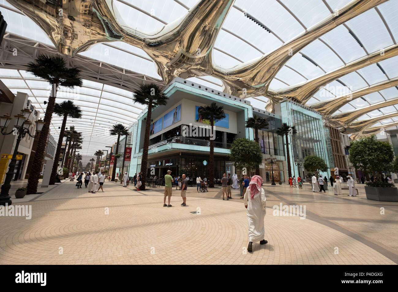 Innenraum der Avenues Shopping Mall in Kuwait City, Kuwait