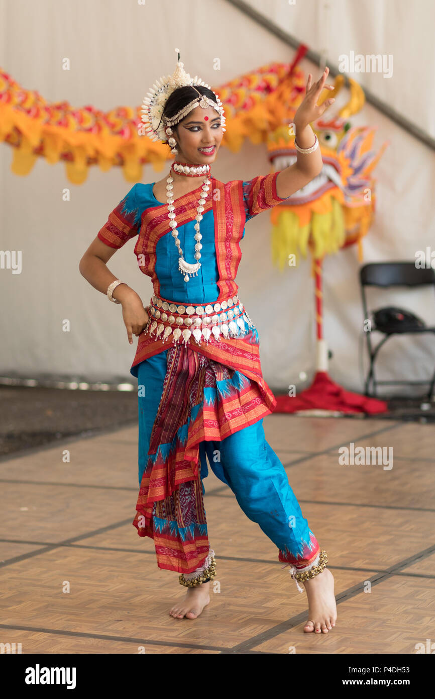 Columbus, Ohio, USA - 27. Mai 2018 Die Kaustavi Bewegung Tanz Gruppe durchführen ein Indischer Klassischer Tanz an der Asiatischen Festival. Stockfoto