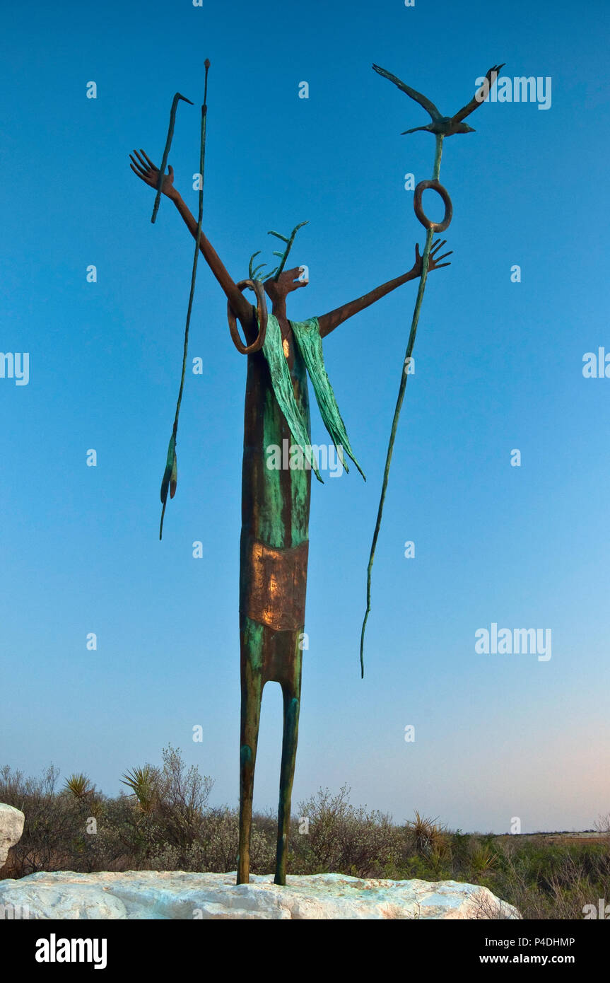 Der Hersteller von Frieden, Skulptur der indischen Schamanen von Bill Worrell, durch Piktogramme inspiriert, in Seminole Canyon State Park, Texas, USA Stockfoto