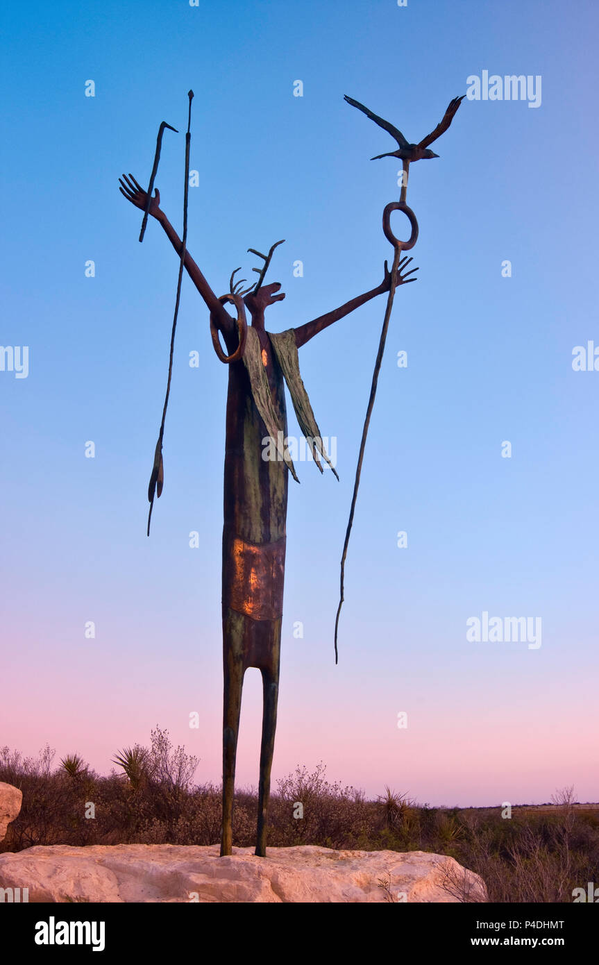 Der Hersteller von Frieden, Skulptur der indischen Schamanen von Bill Worrell, durch Piktogramme inspiriert, in Seminole Canyon State Park, Texas, USA Stockfoto