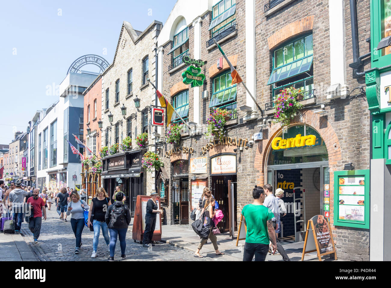 Bars und Pubs auf Anglesea Street, Temple Bar, Dublin, Provinz Leinster, Republik von Irland Stockfoto