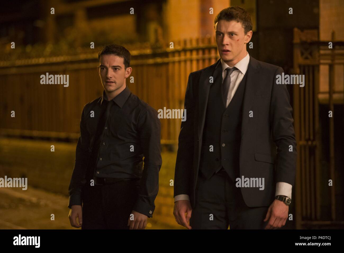 Original Film Titel: Sonnenschein am Leith. Englischer Titel: Sonnenschein am Leith. Regisseur: DEXTER FLETCHER. Jahr: 2013. Stars: George Mackay; KEVIN GUTHRIE. Credit: SCHWARZ CAMEL BILDER/DNA-FILME/Album Stockfoto