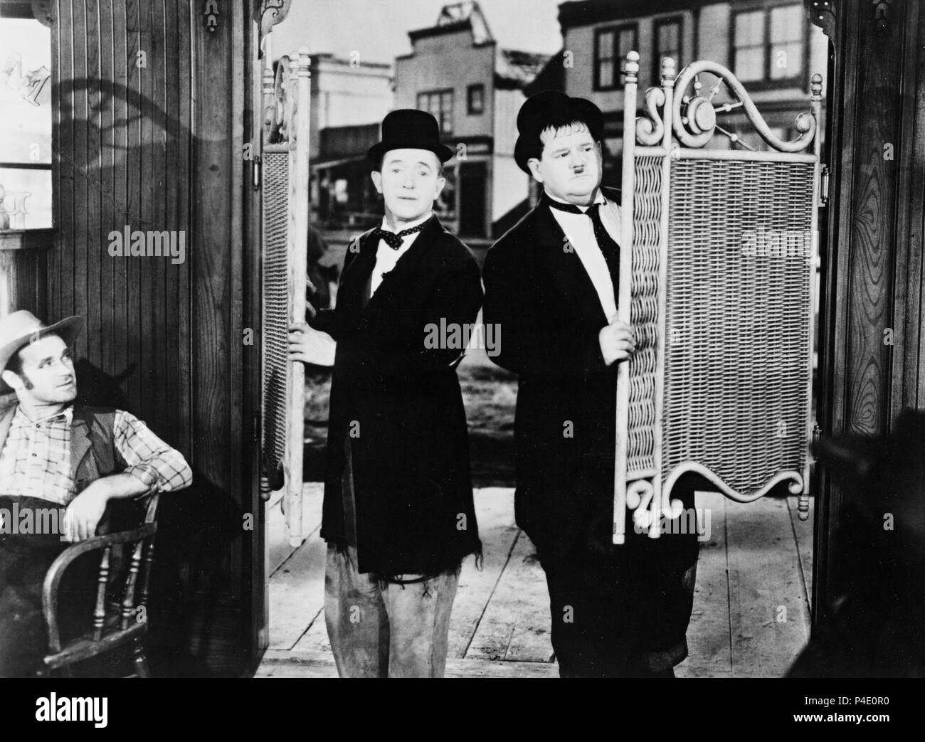 Original Film Titel: WAY OUT WEST. Englischer Titel: WAY OUT WEST. Regisseur: James W. HORNE. Jahr: 1937. Stars: Oliver Hardy, Stan Laurel. Credit: STAN LAUREL PRÜFSPITZEN/HAL ROACH/M.G.M/Album Stockfoto