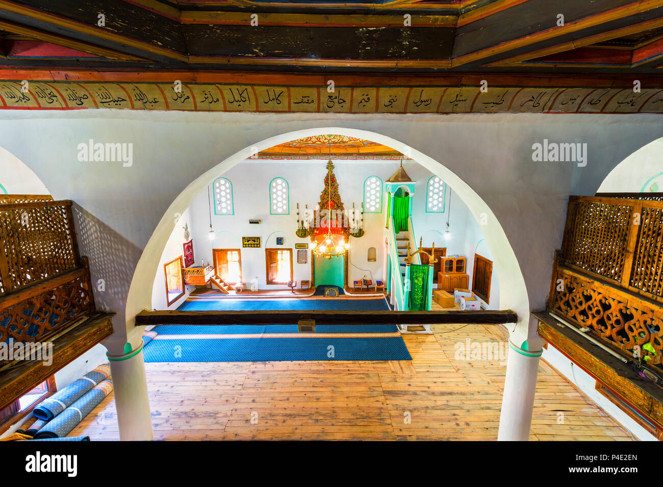 King's Moschee, Gebet Hall, aus Holz geschnitzte Decke, Berat, Albanien Stockfoto