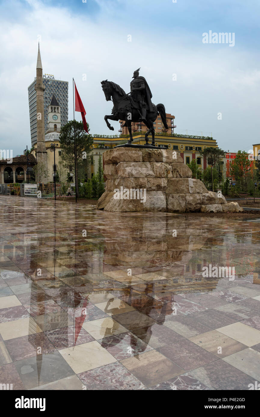 Reiterstandbild von Skanderberg, Skanderberg Square, Tirana, Albanien Stockfoto