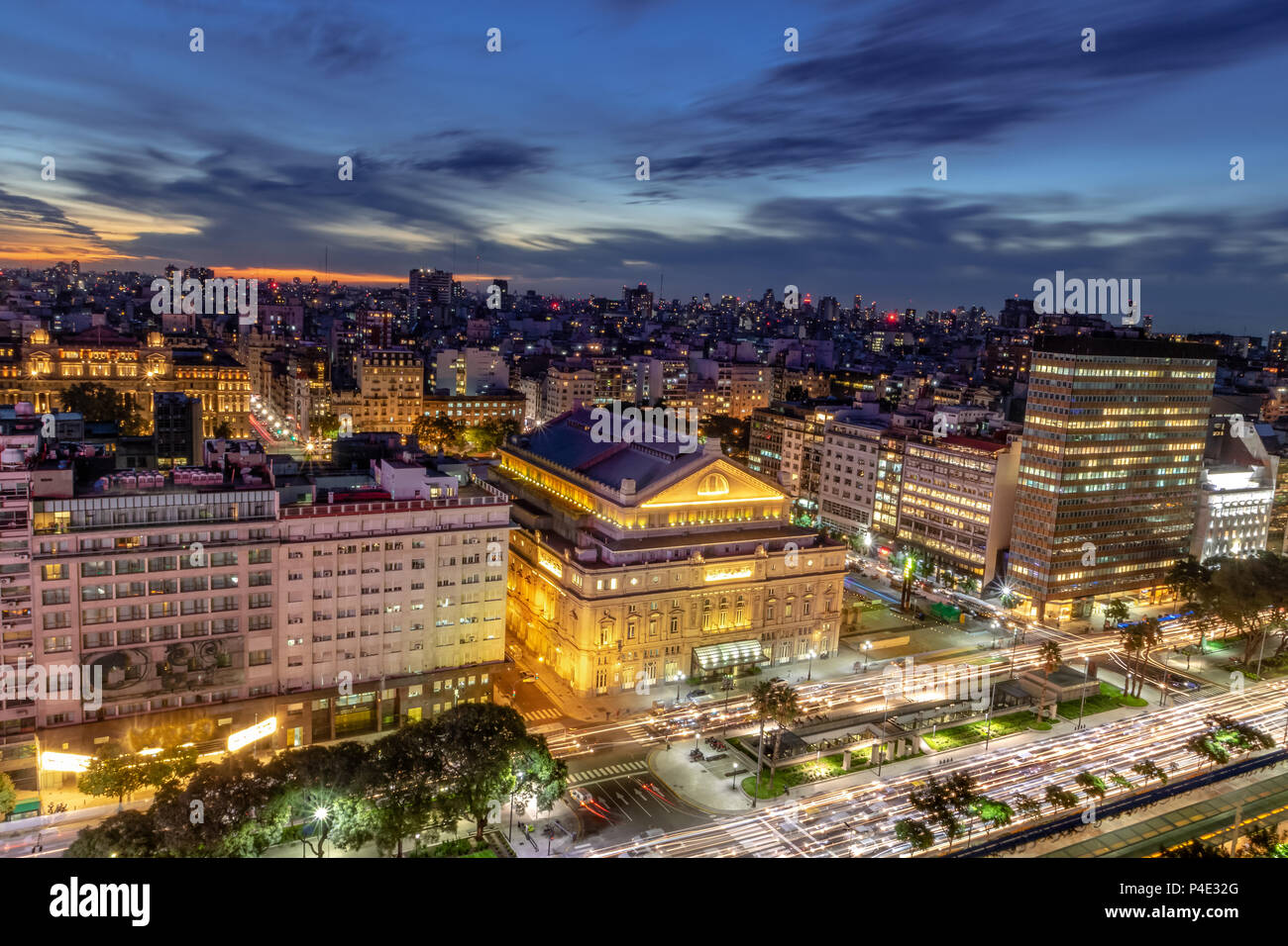 Luftbild 9 de Julio Avenue bei Nacht - Buenos Aires, Argentinien Stockfoto