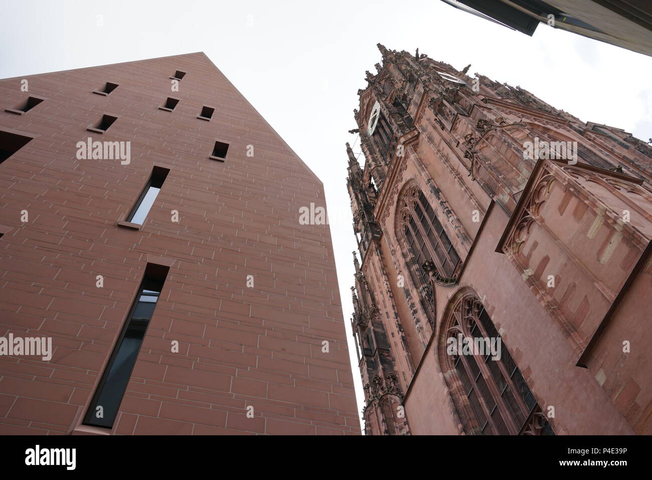 Stadthaus und Domturm, Kaiserdom St. Bartholomäus, DomRömerProjekt
