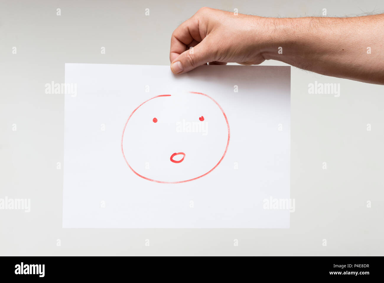 Ein Blatt Papier mit einem herrlichen Smiley Stockfoto
