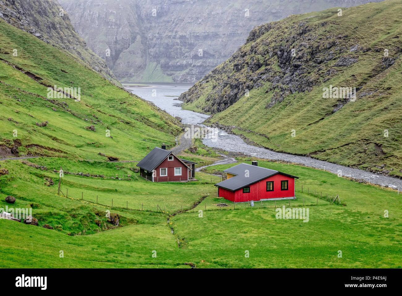 Häuser in saksun Färöer Stockfoto