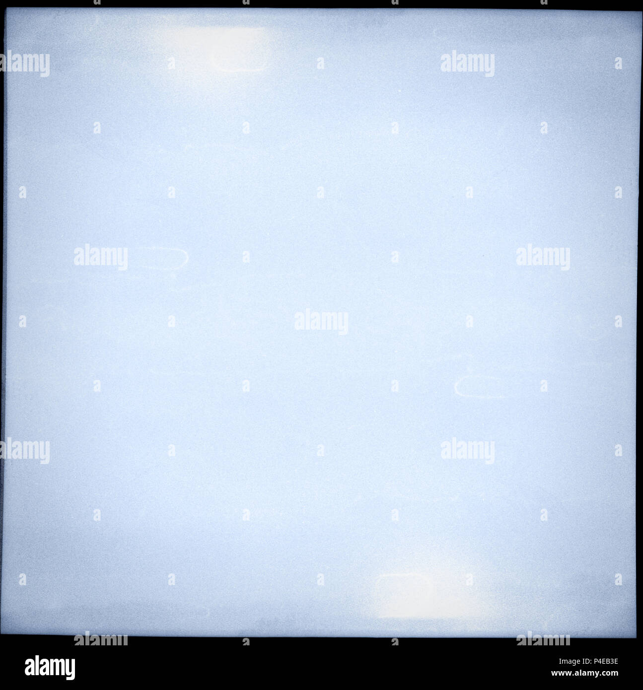 Körnig überbelichtet square Medium Format film Frame. Film Textur Hintergrund Stockfoto