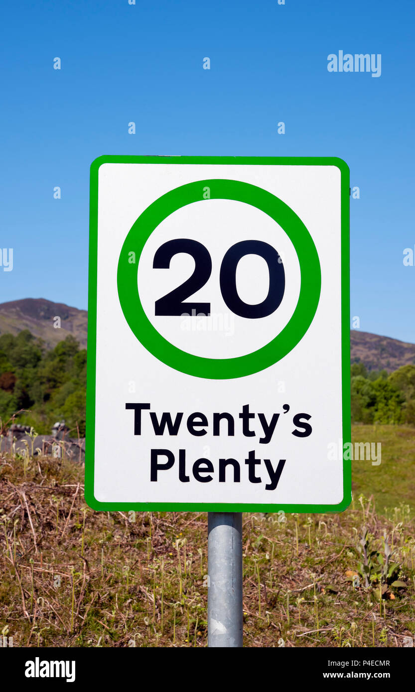 Nahaufnahme von 20 mph Meilen pro Stunde zwanzig's Überreichungsgrenze Geschwindigkeitsbeschränkung Zeichen England Großbritannien GB Großbritannien Stockfoto