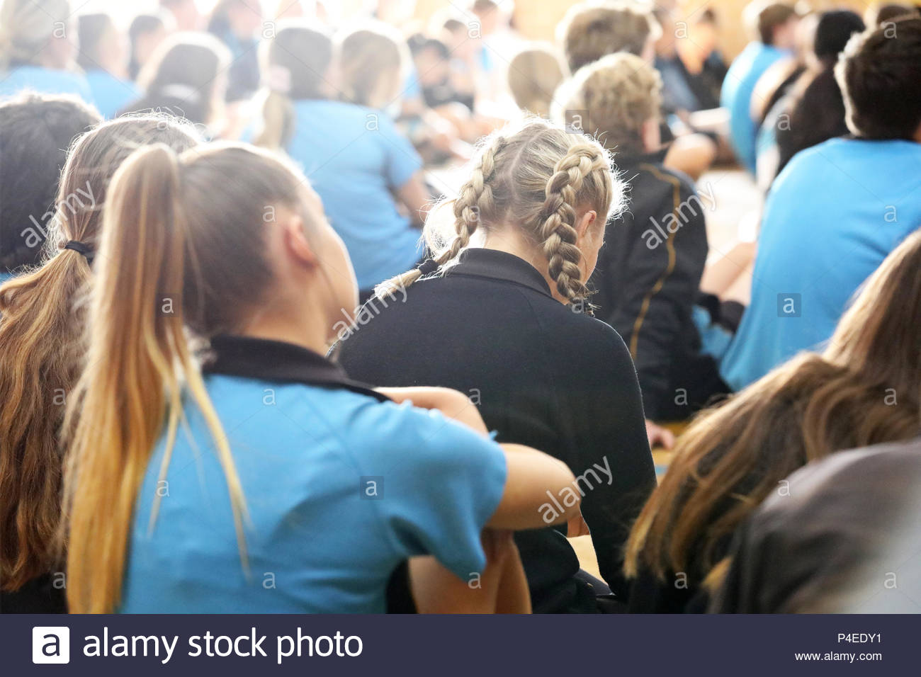 High-School-Mädchen, die älteren Typen