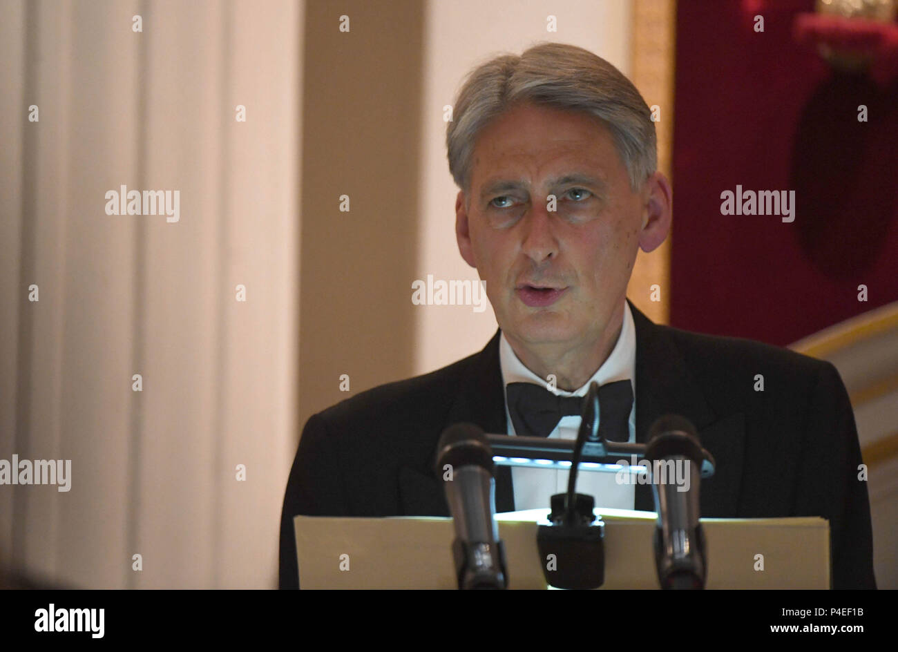 Schatzkanzler Philip Hammond liefert seine Rede bei der Oberbürgermeister Abendessen für die Bankiers und Kaufleute der Stadt London im Mansion House, in der Londoner City. Stockfoto