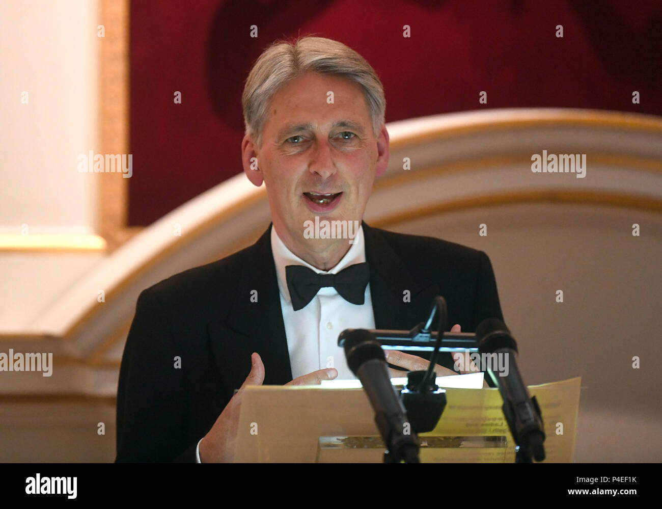 Schatzkanzler Philip Hammond liefert seine Rede bei der Oberbürgermeister Abendessen für die Bankiers und Kaufleute der Stadt London im Mansion House, in der Londoner City. Stockfoto