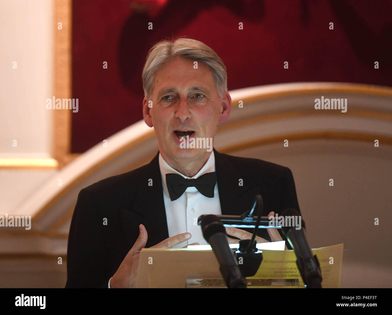 Schatzkanzler Philip Hammond liefert seine Rede bei der Oberbürgermeister Abendessen für die Bankiers und Kaufleute der Stadt London im Mansion House, in der Londoner City. Stockfoto