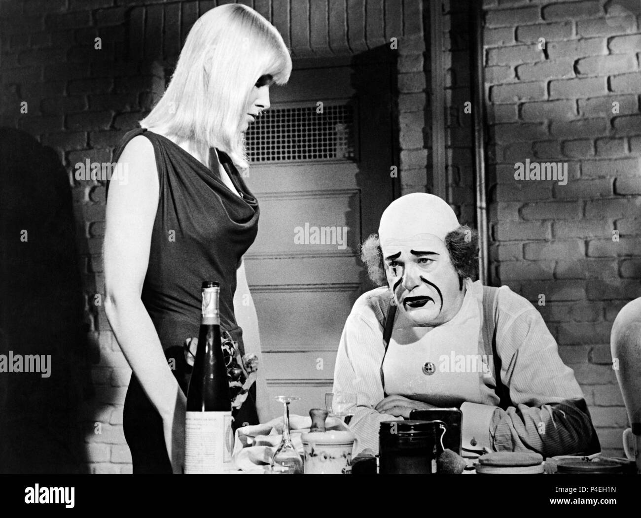 Original Film Titel: Blauer Engel, die. Englischer Titel: Blauer Engel, die. Regisseur: EDWARD DMYTRYK. Jahr: 1959. Stars: Curd Jürgens; MAI BRITT. Quelle: 20th Century Fox/Album Stockfoto Original Film Titel: Blauer Engel, die. Englischer Titel: Blauer Engel, die. Regisseur: EDWARD DMYTRYK. Jahr: 1959. Stars: Curd Jürgens; MAI BRITT. Quelle: 20th Century Fox/Album Stockfoto