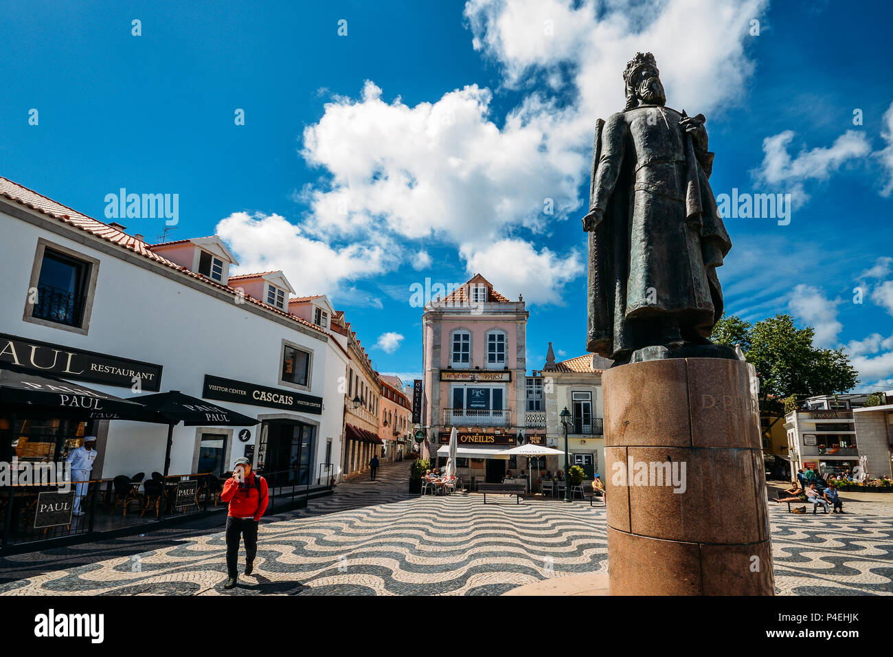 König Peter ich Statue bei 5 de Outubro Square, dem historischen Zentrum von Cascais Stockfoto