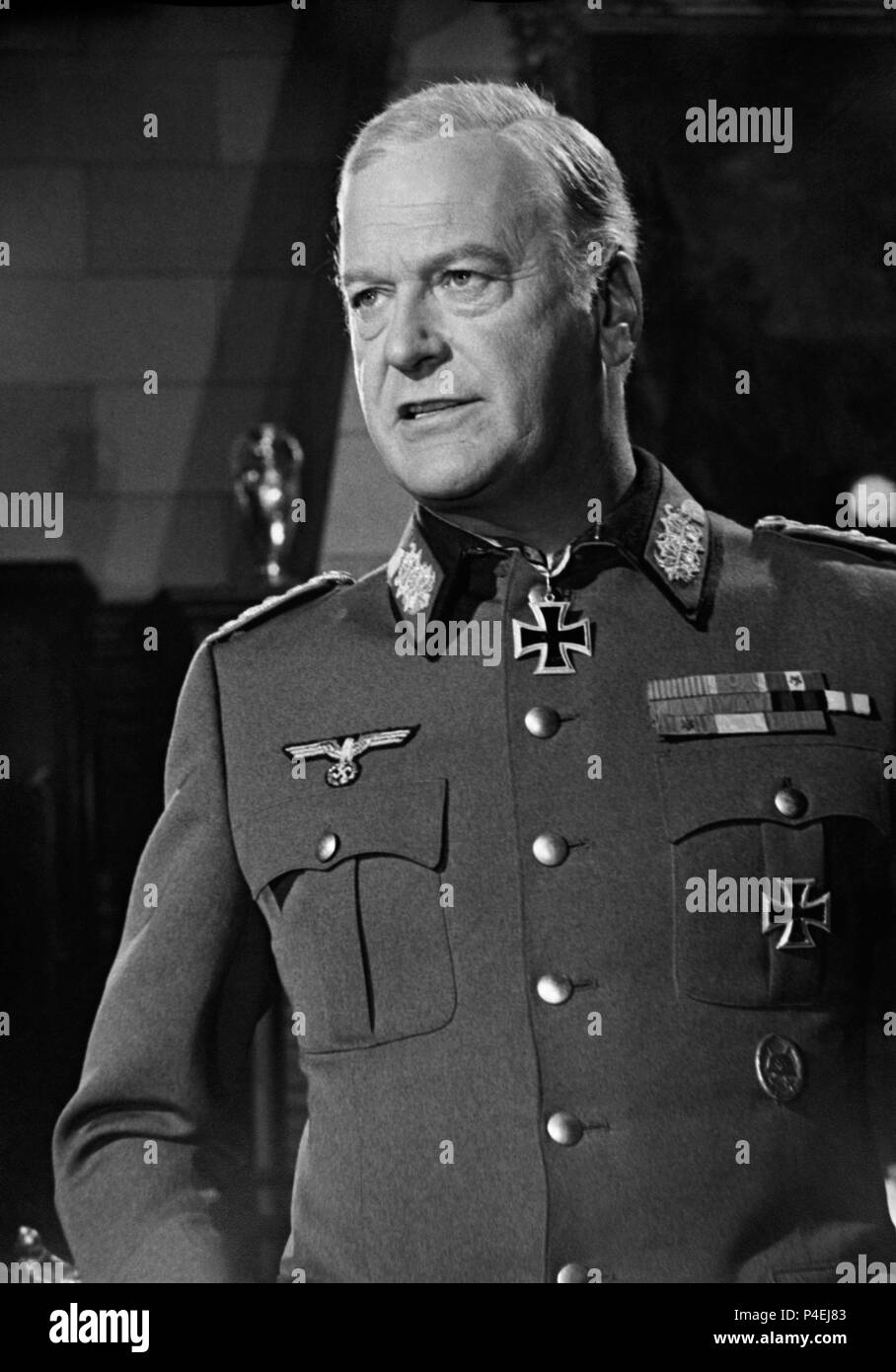 Original Film Titel: LA LEGIONE DEI DANNATI. Englischer Titel: SCHLACHT DER Kommandos. Film Regie: UMBERTO LENZI. Jahr: 1969. Stars: Curd Jürgens. Credit: TRITONE CINEMATOGRAFICA/Album Stockfoto Original Film Titel: LA LEGIONE DEI DANNATI. Englischer Titel: SCHLACHT DER Kommandos. Film Regie: UMBERTO LENZI. Jahr: 1969. Stars: Curd Jürgens. Credit: TRITONE CINEMATOGRAFICA/Album Stockfoto