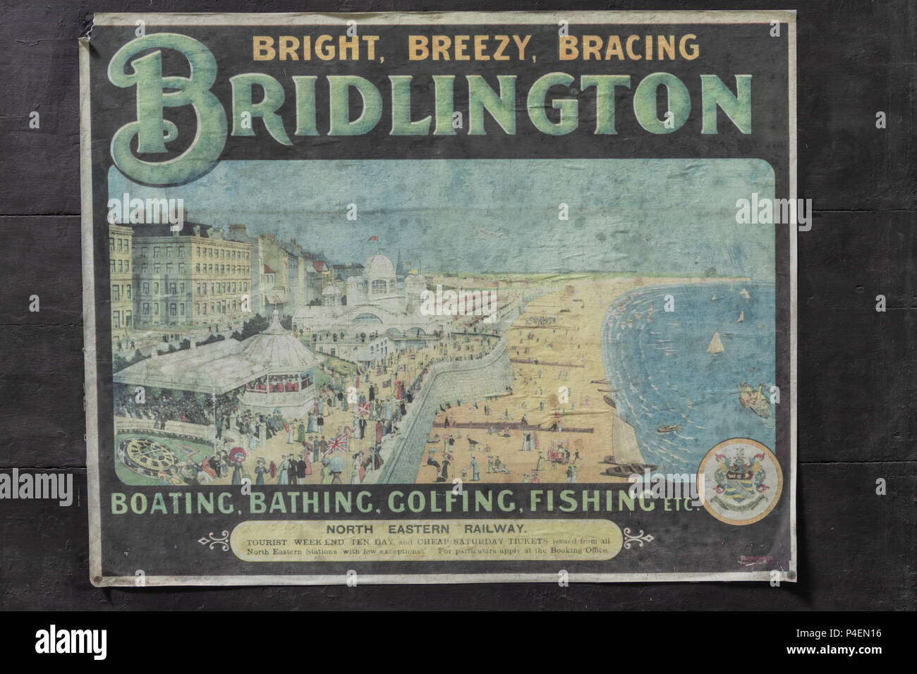 Hell, luftig, Verstrebungen Bridlington Vintage Poster an der Wand Bei der Great Central Railway Station in Rothley, Leicestershire Stockfoto