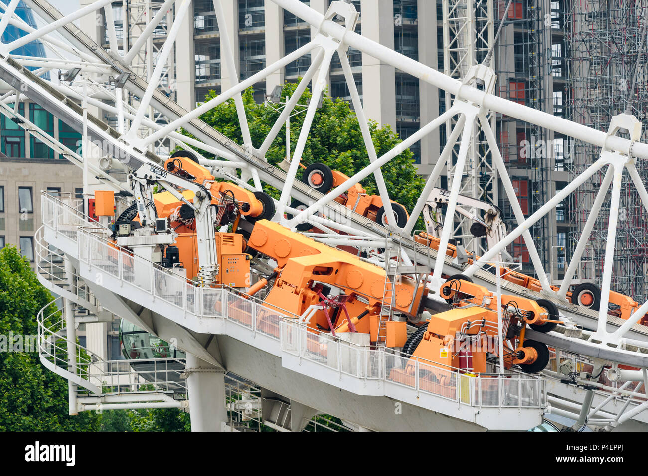 Die orange Stop Start Mechanismus zur Kontrolle des London Eye Riesenrad in Westminster, London, England. Stockfoto