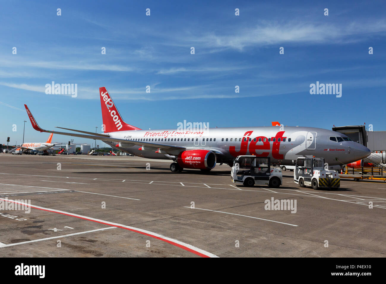 Budget Airline Jet2.com Flugzeug am Boden, Flughafen Edinburgh, Edinburgh Schottland Großbritannien Stockfoto