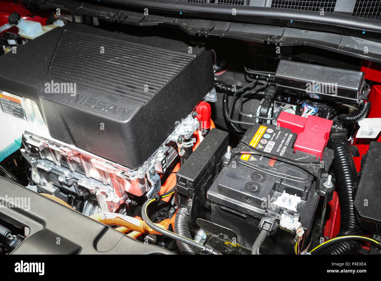 Elektromotor und Batterie in einem Nissan Leaf Elektroauto Stockfoto