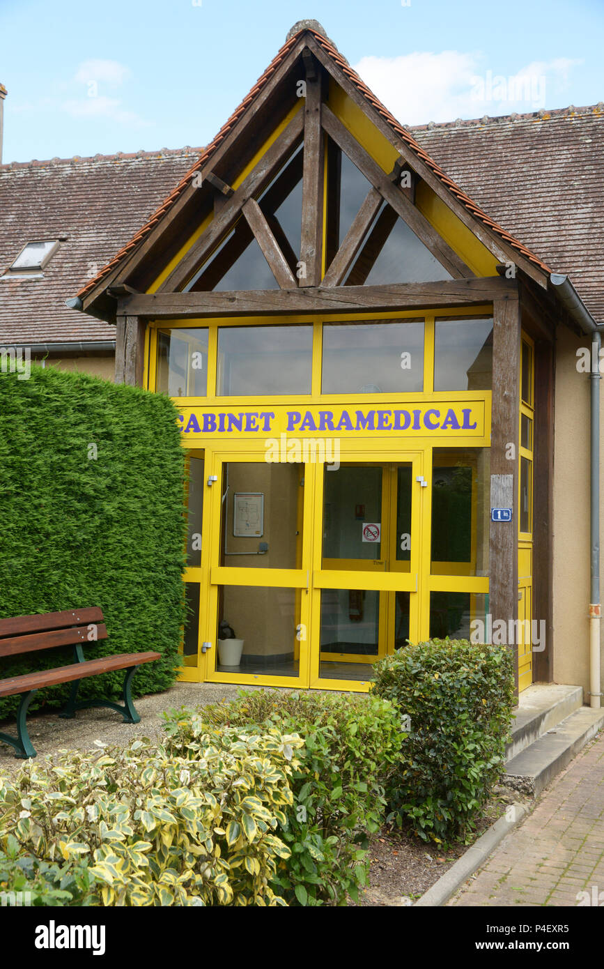 Französische Ärzte Chirurgie, Cabinet paramedizinische Büro in Roézé-sur-Sarthe, Pays-de-la-Loire in Frankreich. Stockfoto