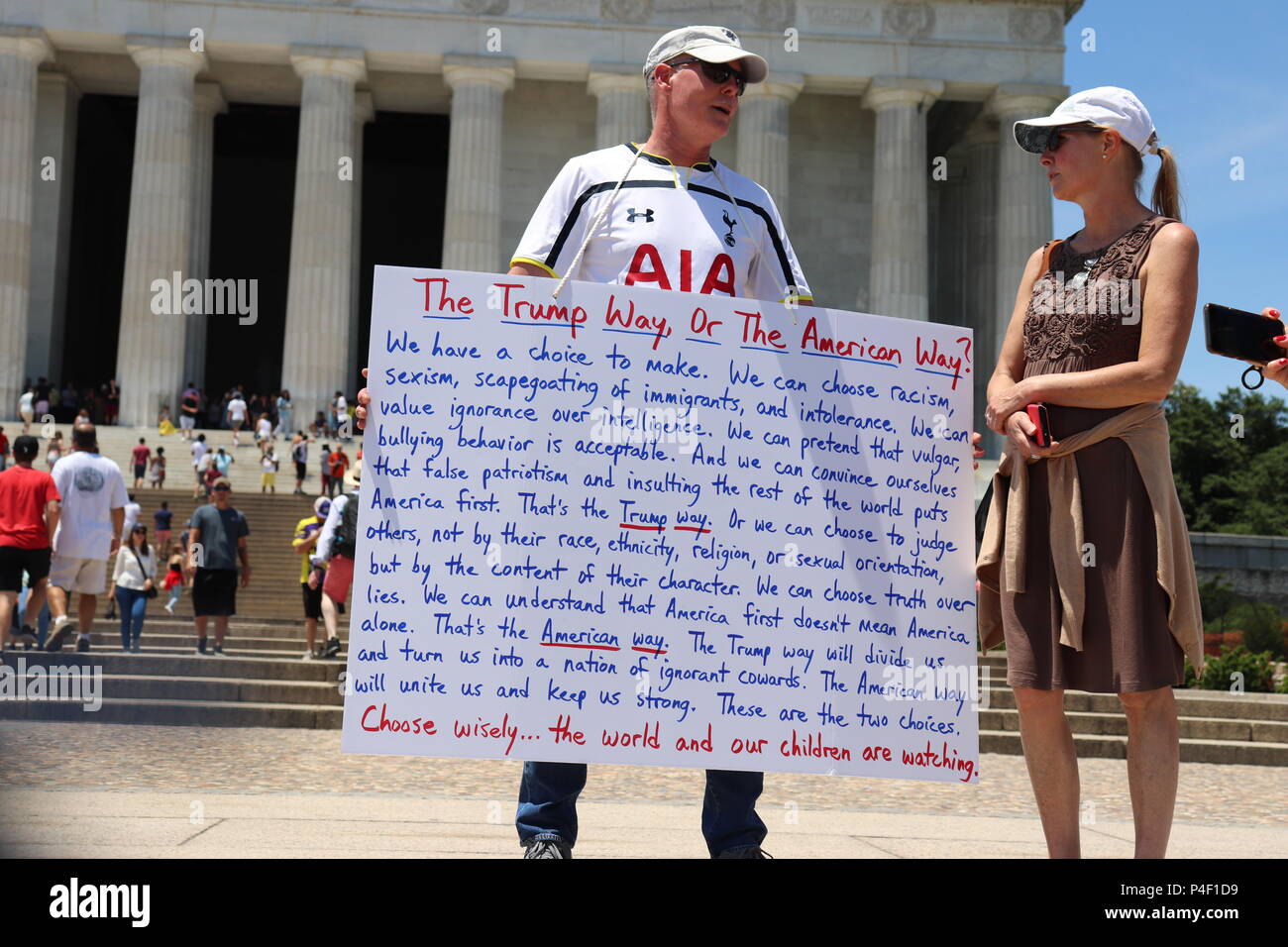 Trump Demonstrant außerhalb Lincoln Memorial in Washington DC am 20/06/2018 Stockfoto