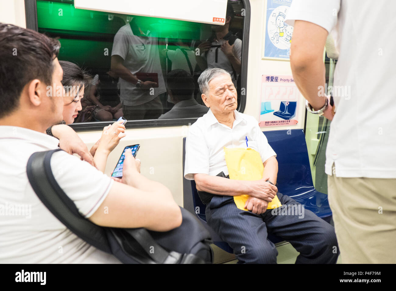 Priorität, Bestuhlung, U-Bahn, Zug, Wagen, MRT, Taipei, Taipei City, Taiwan, Stadt, Insel, Republik China, ROC, China, Chinesisch, Taiwanesisch, Asien, Asiatisch, Stockfoto