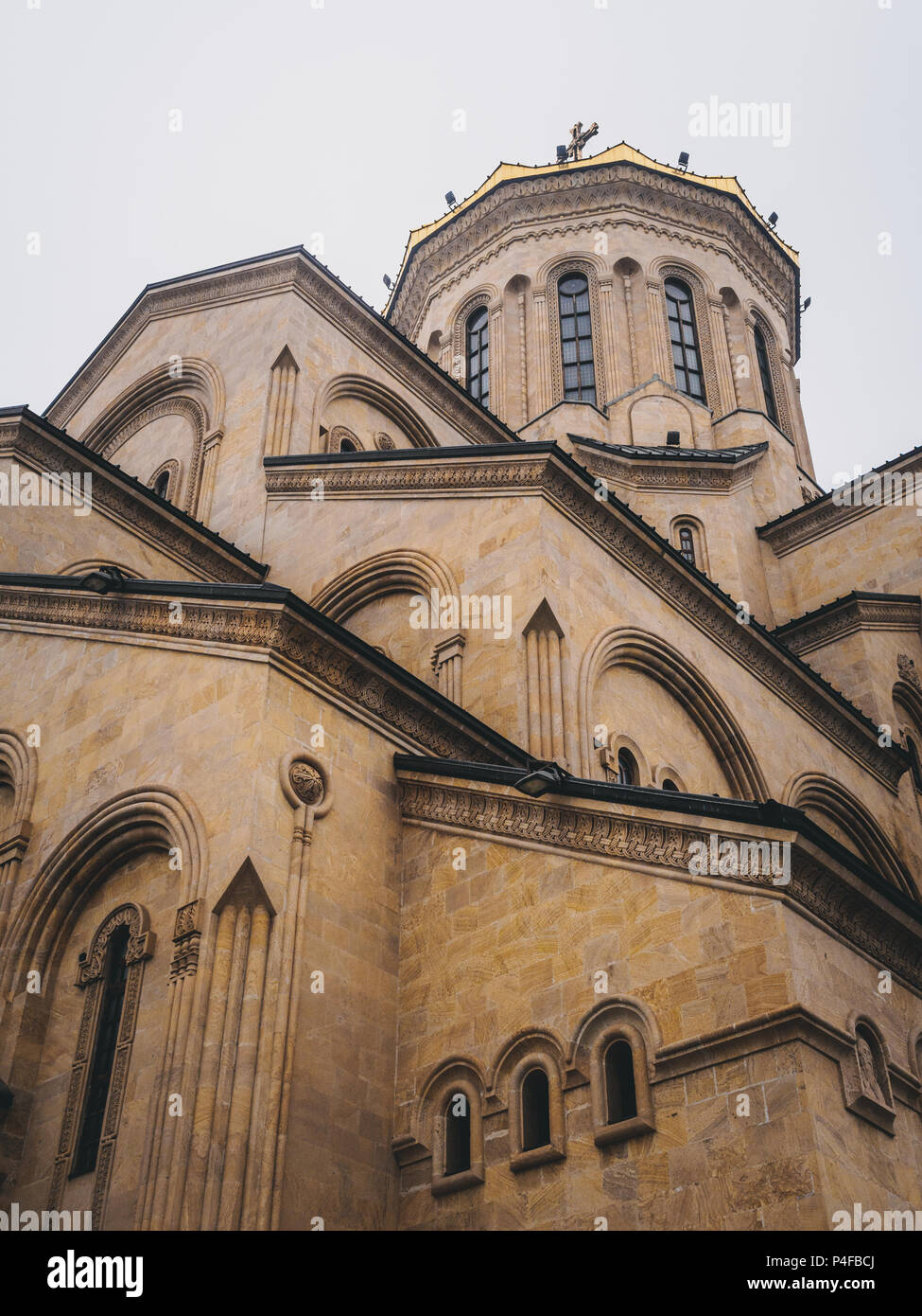 Malerischer Blick auf schöne alte Heilige triniti Kathedrale von Tiflis Stockfoto