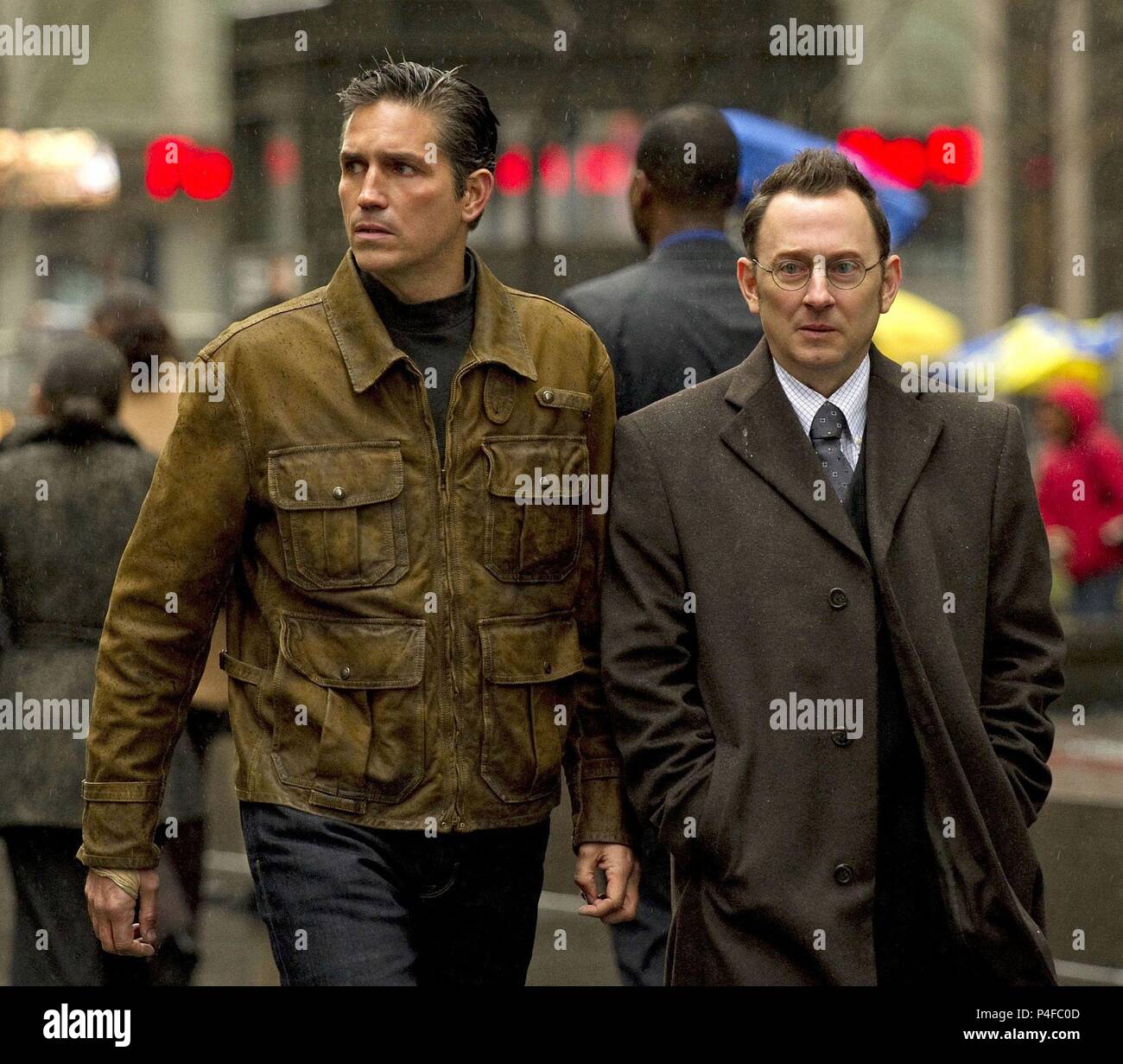 Original Film Titel: PERSON VON INTERESSE. Englischer Titel: PERSON VON INTERESSE. Regisseur: JONATHAN NOLAN. Jahr: 2011. Stars: JIM CAVIEZEL; Michael Emerson. Credit: KITLER FILME/BAD ROBOT/TV/Album WARNER BROS. Stockfoto