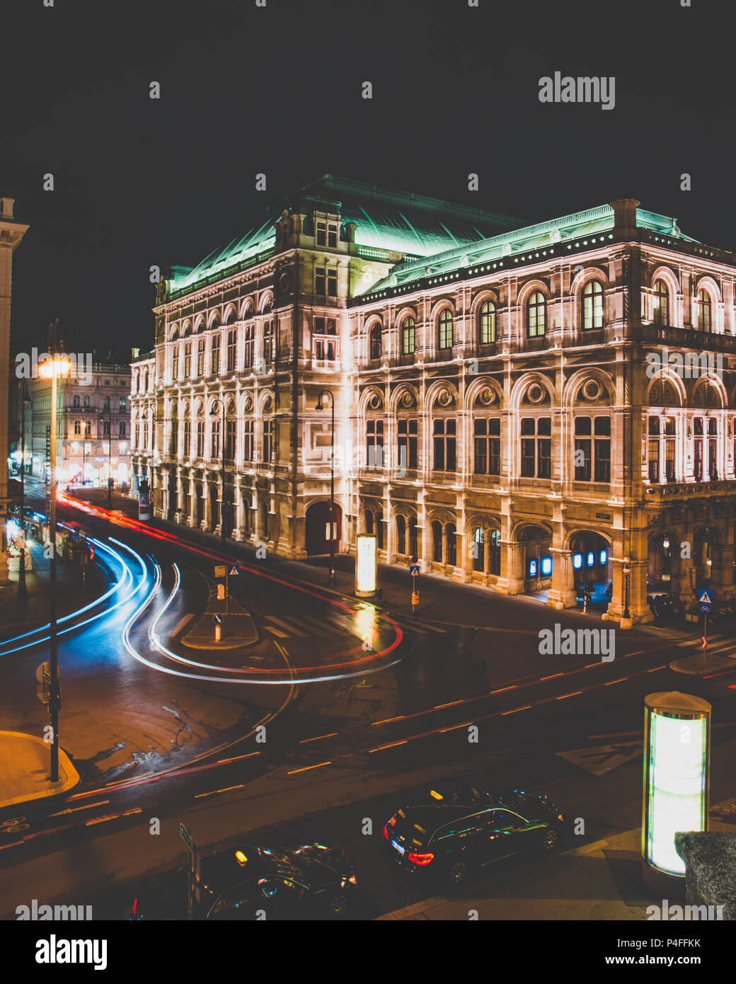 Wiener Staatsoper bei Nacht Stockfoto