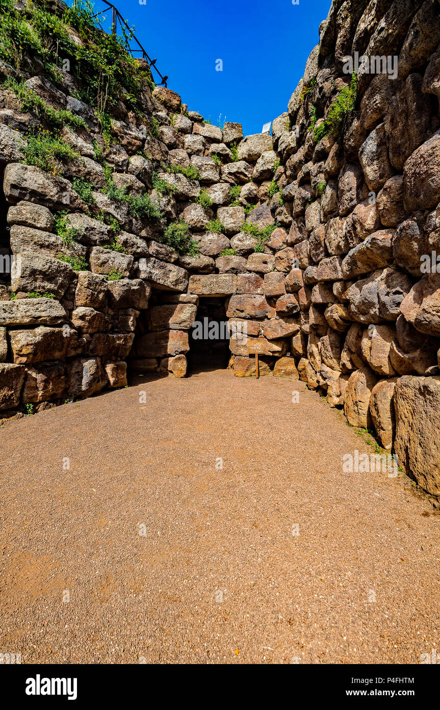 Italien Sardinien Torralba Nuraghe Santu Antine - sa Domo De Su re XV Jahrhundert v. Chr. - eine der wichtigsten der bestehenden courtneyard Stockfoto